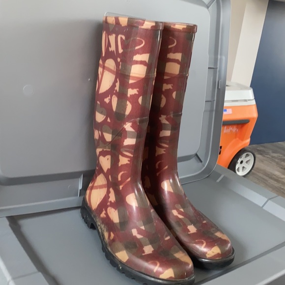 Burberry Rain Boots! - Picture 3 of 5